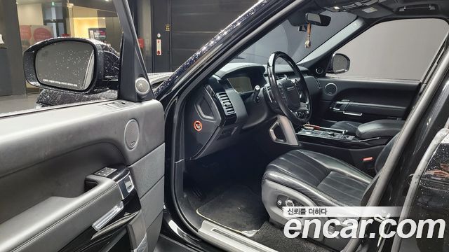 Land Rover Range Rover (IV) 4.4 SDV8 AB LWB DIESEL 2017 — фото 10