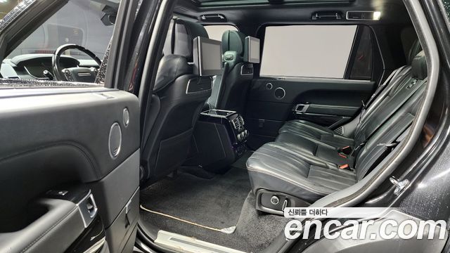 Land Rover Range Rover (IV) 4.4 SDV8 AB LWB DIESEL 2017 — фото 12