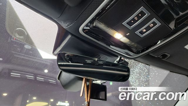 Land Rover Range Rover (IV) 4.4 SDV8 AB LWB DIESEL 2017 — фото 27