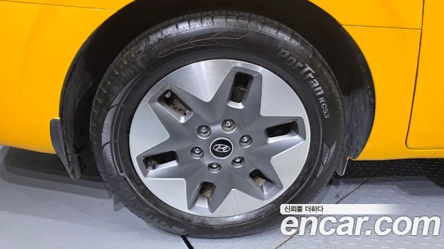 Hyundai Staria L3.5  Kinder Safety Car 11-Seater 2024 — фото 5