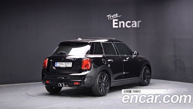 MINI Cooper S 5Door Standard 3rd 2019 — фото 2