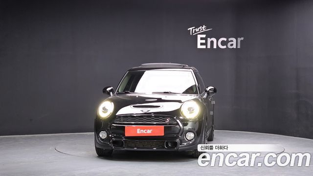 MINI Cooper S 5Door Standard 3rd 2019 — фото 3