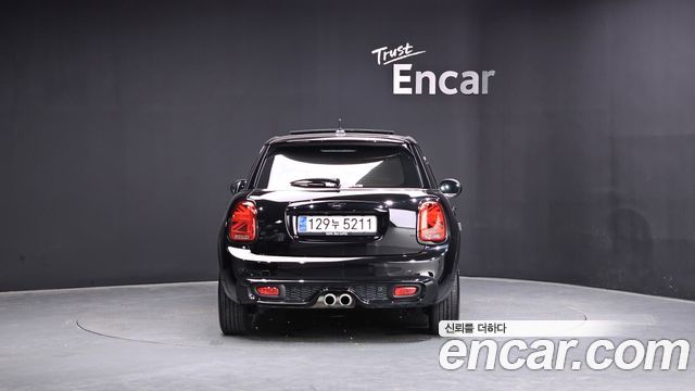 MINI Cooper S 5Door Standard 3rd 2019 — фото 4