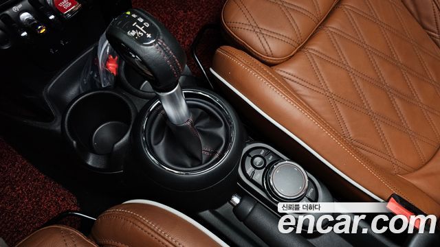 MINI Cooper S 5Door Standard 3rd 2019 — фото 9