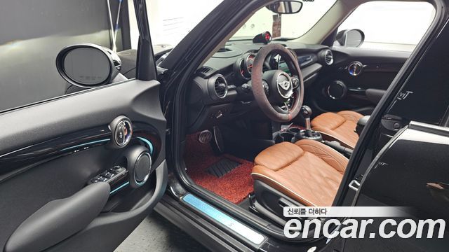 MINI Cooper S 5Door Standard 3rd 2019 — фото 10