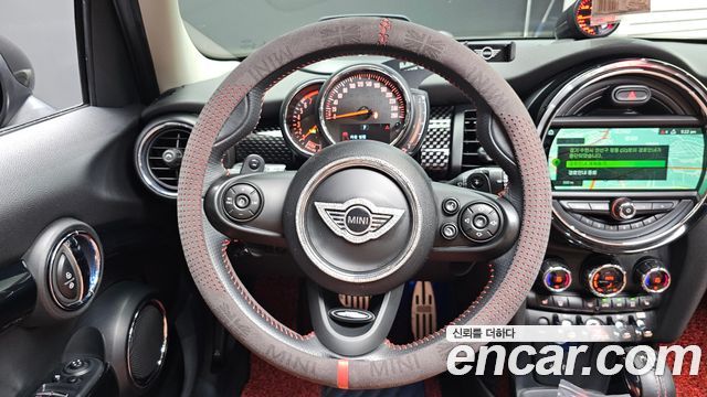 MINI Cooper S 5Door Standard 3rd 2019 — фото 16