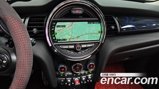 MINI Cooper S 5Door Standard 3rd 2019 — фото 17
