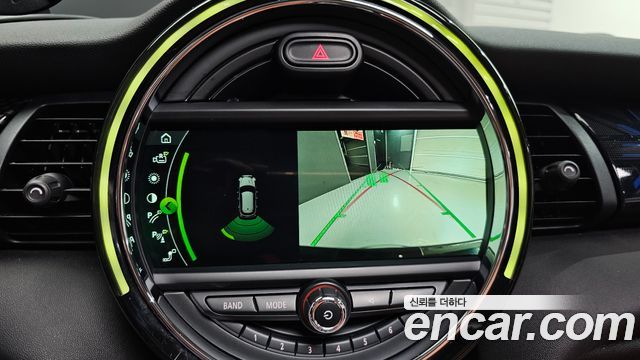 MINI Cooper S 5Door Standard 3rd 2019 — фото 18