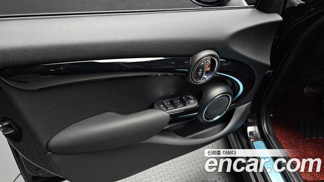 MINI Cooper S 5Door Standard 3rd 2019 — фото 30