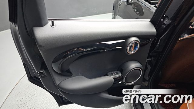 MINI Cooper S 5Door Standard 3rd 2019 — фото 31