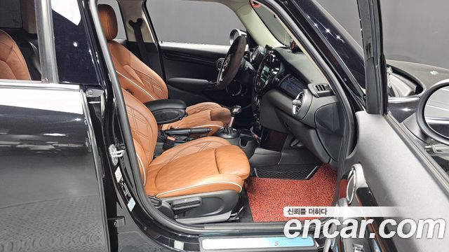 MINI Cooper S 5Door Standard 3rd 2019 — фото 32