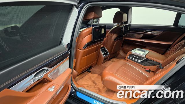 BMW 7 Series (G11) M760Li xDrive 2018 — фото 16