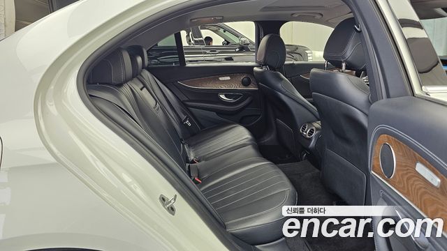 Mercedes-Benz E-Class (W213) E220d 4MATIC Exclusive 2019 — фото 12
