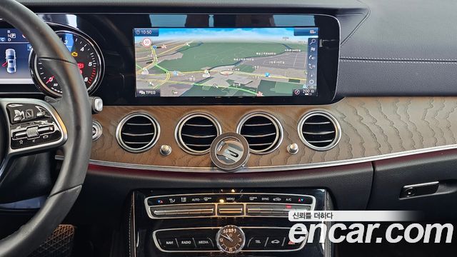 Mercedes-Benz E-Class (W213) E220d 4MATIC Exclusive 2019 — фото 14