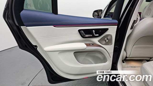 Mercedes-Benz EQS SUV (X296) EQS580 4MATIC Launch Edition 2023 — фото 31