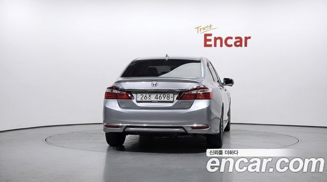 Honda Accord 2.0 Hybrid 9th 2017 — фото 4