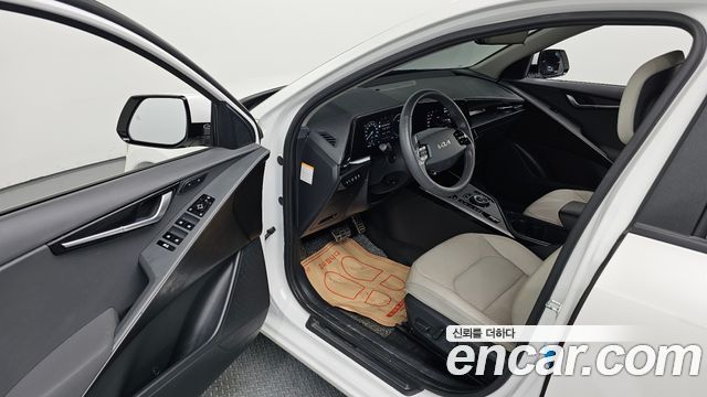 Kia Niro Signature 2022 — фото 10