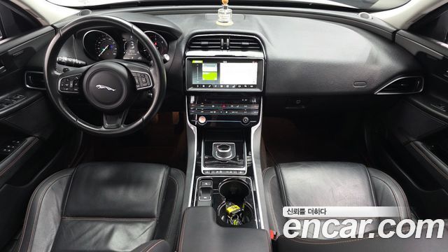 Jaguar XE 20d Perstige AWD 2017 — фото 7