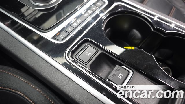 Jaguar XE 20d Perstige AWD 2017 — фото 18