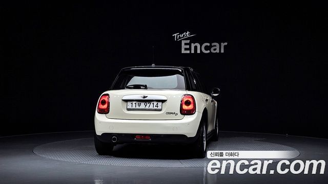 MINI Cooper D 5Door Standard 3rd 2015 — фото 4
