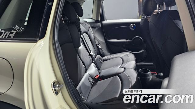 MINI Cooper D 5Door Standard 3rd 2015 — фото 16