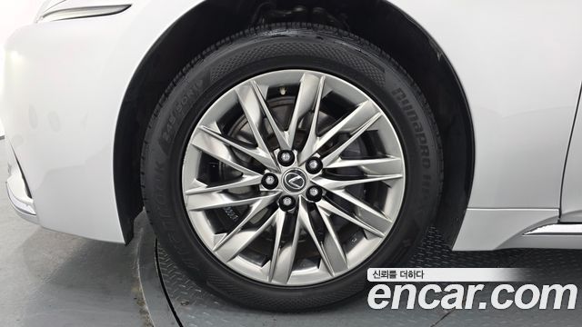 Lexus LS500 (V) 3.5 Luxury AWD 2018 — фото 5