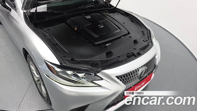 Lexus LS500 (V) 3.5 Luxury AWD 2018 — фото 6