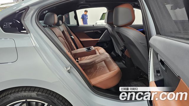 BMW 5 Series (G60) 530i xDrive M Sport 2024 — фото 11