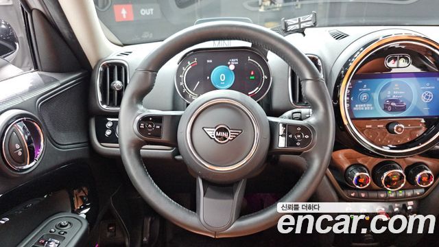 MINI Cooper Countryman Classic Plus Launch Pack 2nd Gen 2024 — фото 13