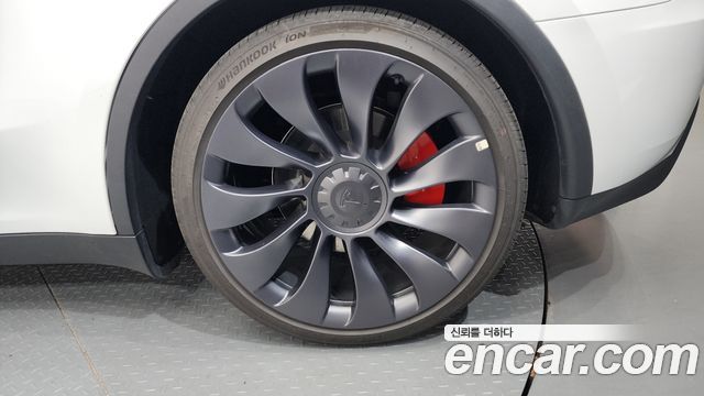Tesla Model Y Performance AWD 2024 — фото 21