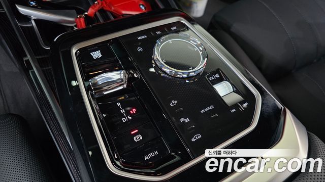 BMW 7 Series (G70) 740i xDrive M Sport 2025 — фото 9