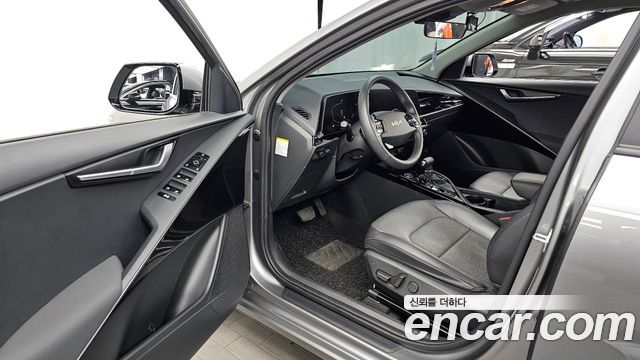 Kia Niro Prestige 2022 — фото 10