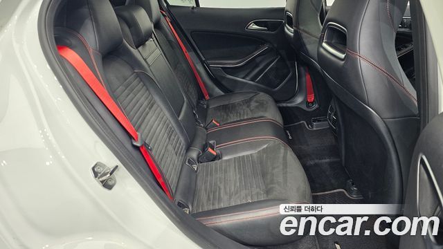 Mercedes-Benz GLA-Class (X156) GLA45 AMG 4MATIC 2019 — фото 11