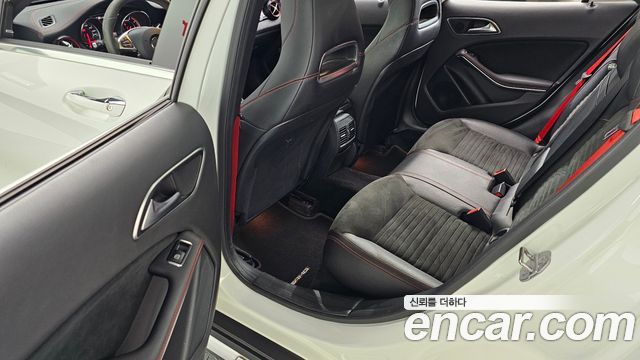 Mercedes-Benz GLA-Class (X156) GLA45 AMG 4MATIC 2019 — фото 12