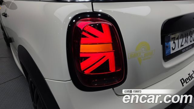 MINI Cooper S Convertible JCW 3rd 2022 — фото 29