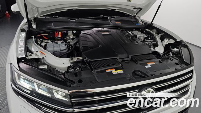 Volkswagen Touareg (III) 3.0 TDI Prestige 2025 — фото 6