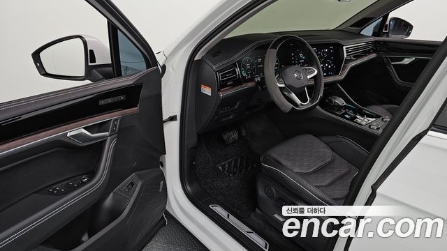 Volkswagen Touareg (III) 3.0 TDI Prestige 2025 — фото 10