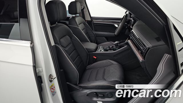 Volkswagen Touareg (III) 3.0 TDI Prestige 2025 — фото 11