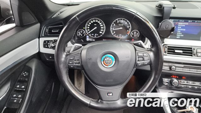 BMW 5 Series (F10) 550i xDrive 2012 — фото 13