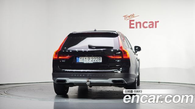 Volvo V90 Cross Country T5 Pro AWD 2019 — фото 4