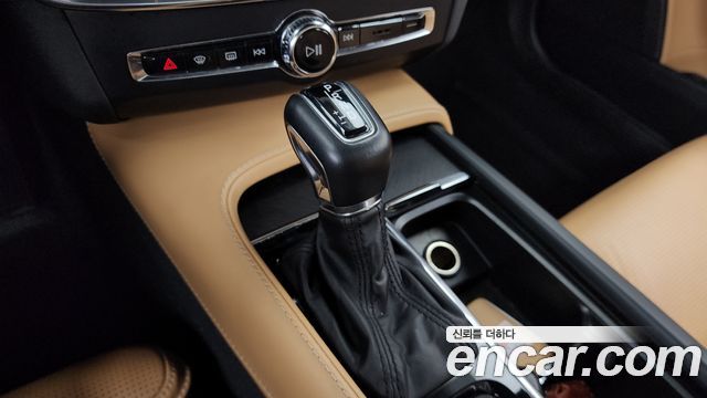 Volvo V90 Cross Country T5 Pro AWD 2019 — фото 9