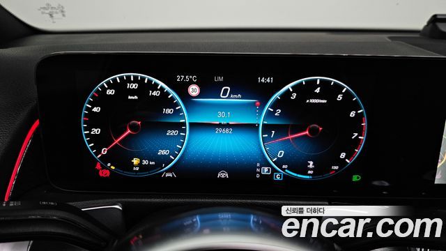 Mercedes-Benz GLB-Class (X247) GLB250 4MATIC 2023 — фото 8
