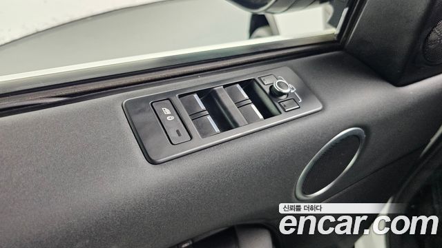 Land Rover Discovery 5 3.0 SD6 SE 2019 — фото 16
