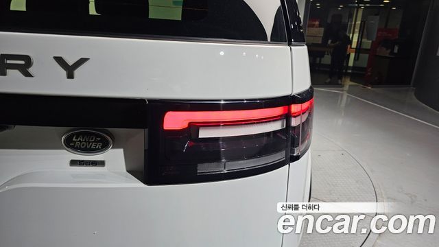 Land Rover Discovery 5 3.0 SD6 SE 2019 — фото 23