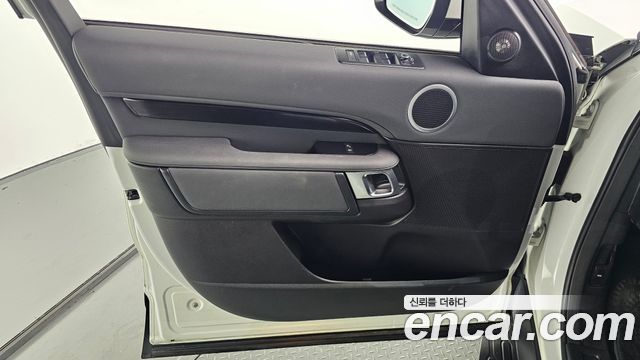 Land Rover Discovery 5 3.0 SD6 SE 2019 — фото 24