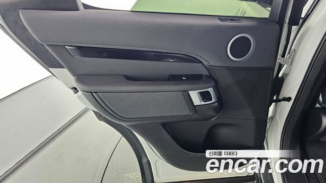 Land Rover Discovery 5 3.0 SD6 SE 2019 — фото 25