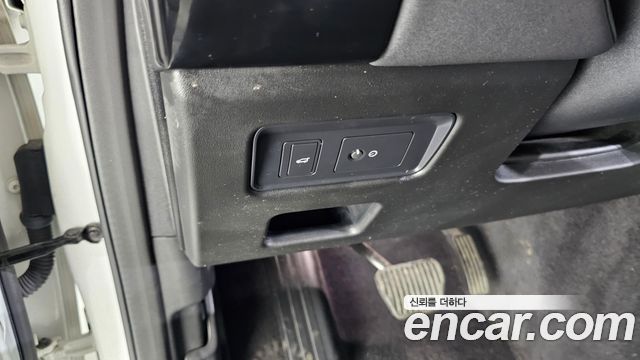 Land Rover Discovery 5 3.0 SD6 SE 2019 — фото 28