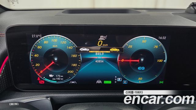 Mercedes-Benz EQB (X243) EQB300 4MATIC AMG Line 2024 — фото 8