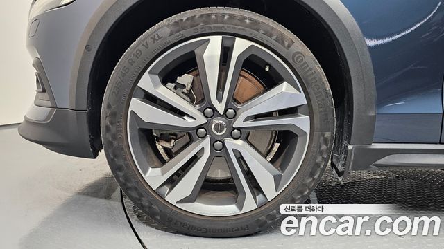Volvo V60 Cross Country (II) B5 Pro AWD 2021 — фото 5