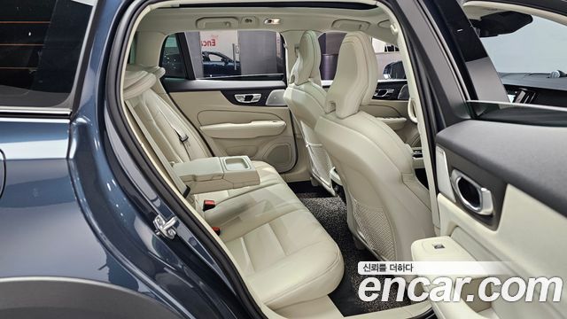 Volvo V60 Cross Country (II) B5 Pro AWD 2021 — фото 11